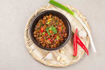 Vegetables mixed with cockles can also be used by lightly blanching them in boiling water.