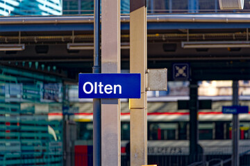 Obraz premium Blue and white sign at Swiss railway station Olten on a sunny autumn day. Photo taken November 10th, 2022, Olten, Switzerland.