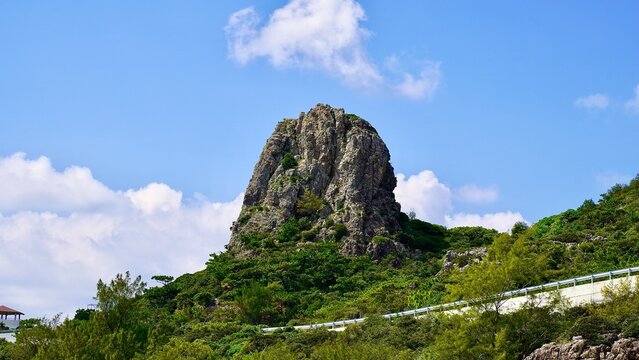 沖縄県伊是名島の陸ギタラ（アギギタラ）