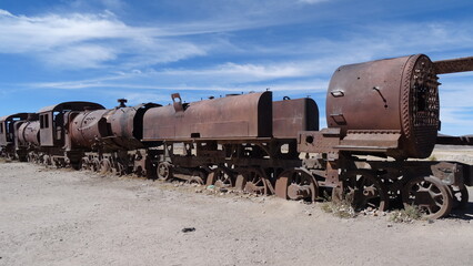 Fototapeta na wymiar old steam locomotive in the desert