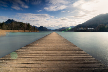 Steg am Fuschelsee in Oberösterreich mit Wolkenzieher