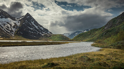 River in mountain landscape at Knutshoe in Jotunheimen National Park in Norway - obrazy, fototapety, plakaty