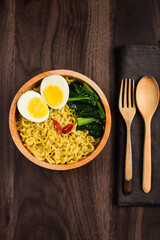 Noodles with eggs and vegetables