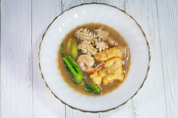 Noodles with  sea food in Gravy Sauce (Rad-Na Tale)
