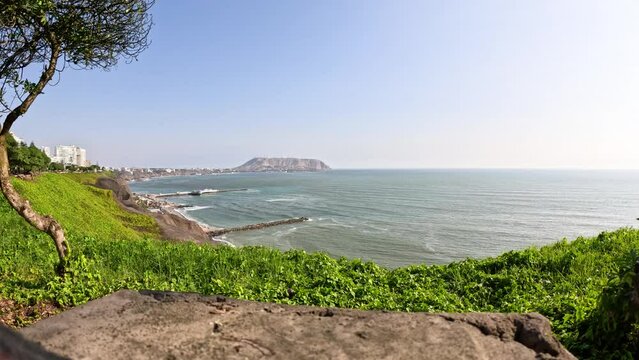 Fixed camera on the boardwalk in front of the sea in Lima