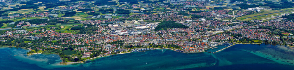 Fototapeta na wymiar Friedrichshafen und die Bodensee Schifffahrt - Panorama