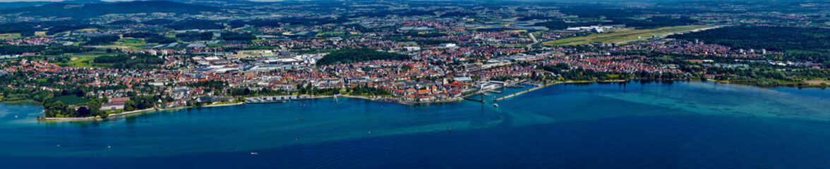 Fototapeta na wymiar Friedrichshafen und die Bodensee Schifffahrt - Panorama
