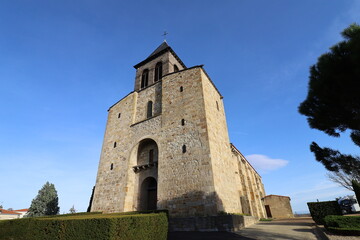 Fototapeta na wymiar L'église Sainte Martine, vue de l'extérieur, village de Pont du Château, département du Puy de Dome, France