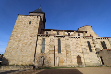 L'&eacute;glise Sainte Martine, vue de l'ext&eacute;rieur, village de Pont du Ch&acirc;teau, d&eacute;partement du Puy de Dome, France