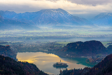 Bled o wschodzi słońca Słowenia 