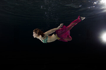 Woman underwater © Till Schmitz