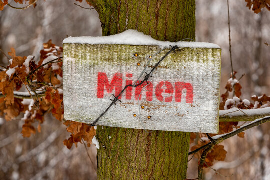 German war warning signs, beware mines / Niemieckie wojenne znaki ostrzegawcze, uwaga miny