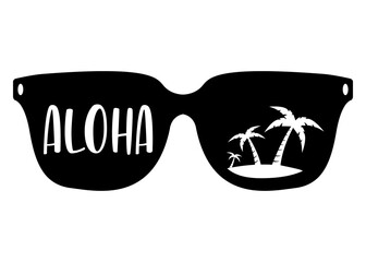 Logo destino de vacaciones. Silueta aislada de gafas de sol con palabra hawaiana Aloha en texto manuscrito y la palma en espacio negativo - obrazy, fototapety, plakaty