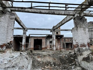 Fototapeta premium Ukraine Vinnitsa destroyed house damaged broken windows no door ukraine old house no life a terrible sad sight when the house is old and ruined torn fabric blows in the wind time and war destroys life