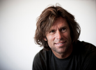 Portrait of an Olympic and World Cup skiing veteran.