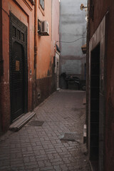Fototapeta na wymiar Narrow back streets of Marraekch in Morocco