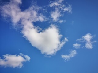 Fototapeta premium heart shaped cloud