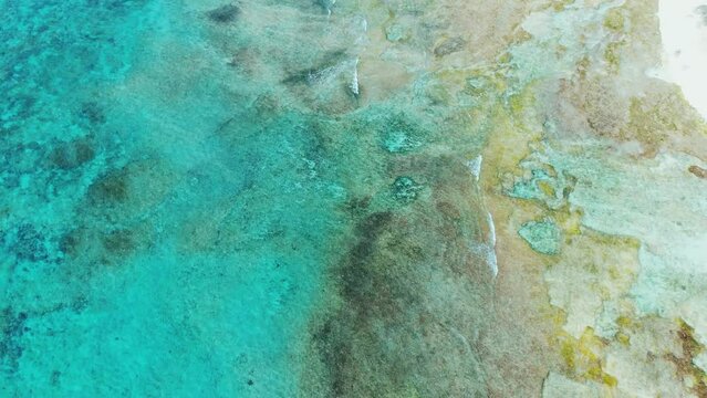 沖縄の海と空のイメージ