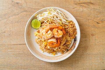 stir-fried noodles with shrimp and sprouts or Pad Thai