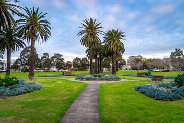 Fototapeta na wymiar Walking path through the Edwards Park in Port Melbourne, Australia