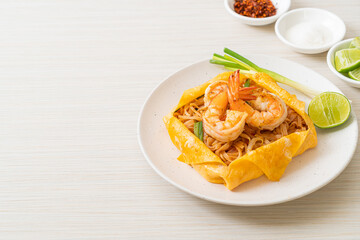 Thai stir fried noodles with shrimps and egg wrap (Pad Thai)