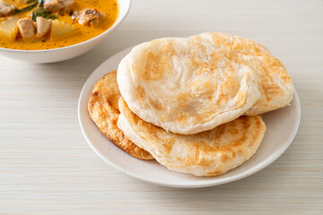 Chicken curry soup with roti