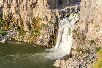 Fototapeta na wymiar View of the waterfall 