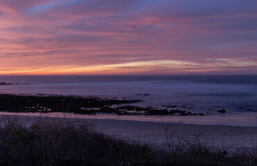 Obraz premium A beautiful sunset skies over the Pacific Ocean in California