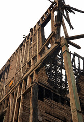 Obraz premium old abandoned historic wooden house