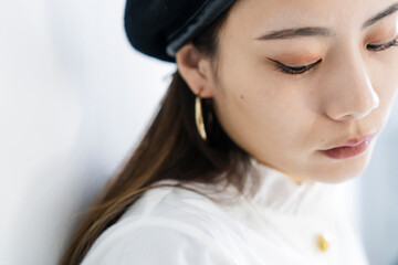 知的でクールな女性