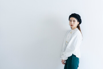 知的でクールな女性