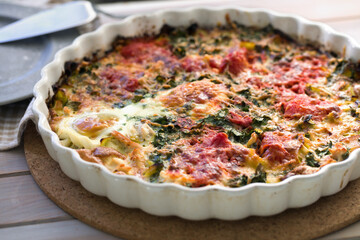 Egg, spinach, and tomatoes gratin - 559371644