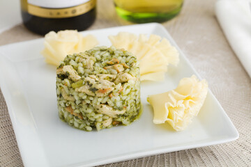 Chicken and pesto risotto with cheese - 559371683