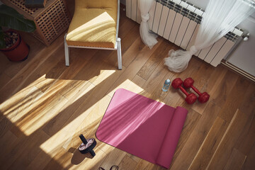 Training inside the living room, exercising at home.