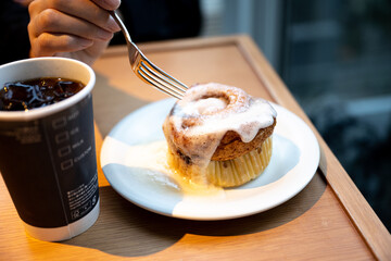 シナモンロール　カフェ