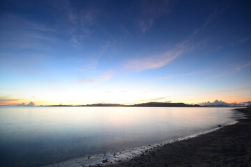 Fototapeta premium 美しい夜明けの海