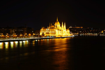 Fototapeta na wymiar Budapest parliament in the night