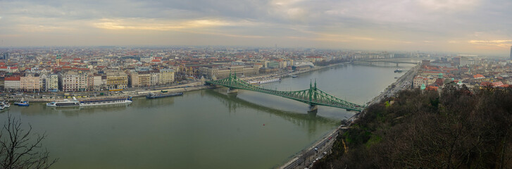 Fototapeta na wymiar Budapest panoramic view of freedom bridge in a winter cloudy sunrise, Hungary