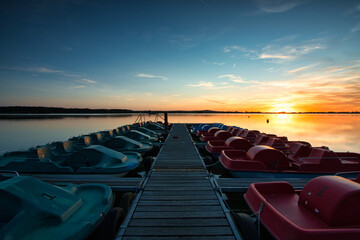 Obraz premium Sonnenuntergang Altmühlsee
