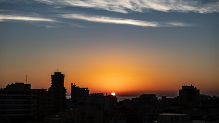 Fototapeta na wymiar sunrise over the city