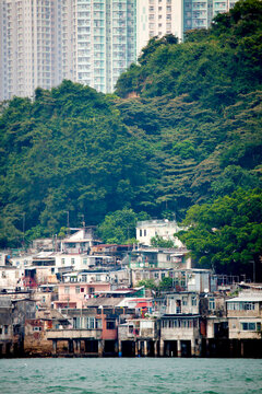 Hong Kong Island is an island in the southern part of the Hong Kong Special Administrative Region. It has a population of 1,289,500. The island had a population of 3,000 inhabitant