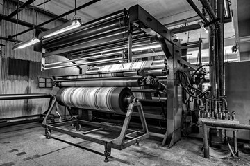 Calendaring textile machine running with fabric rotating  