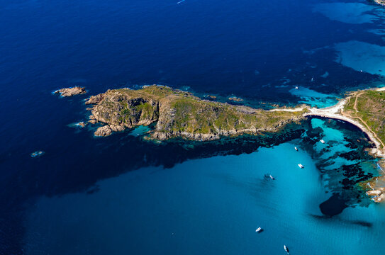 Le Cap Taillat entre les communes de Ramatuelle et la Croix-Valmer dans le Golfe de Saint-Tropez, un joyaux naturel.