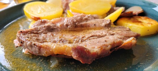 lamb chops with rosemary in their own stock with steamed potatoes