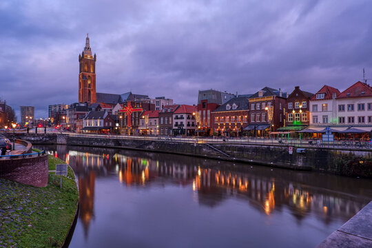 Panorama der Altstadt von Roermond an der Maas mit Turm der Christoffelkathedraal