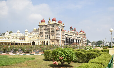 Obraz premium A Beautiful view of the Mysore Palace in Karnataka, India.