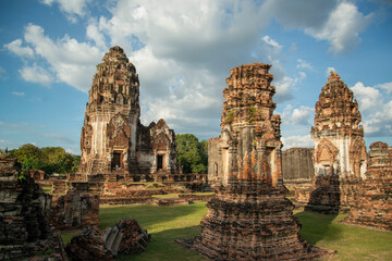 Fototapeta premium THAILAND LOPBURI WAT PHRA SRI RATTANA MAHATHAT