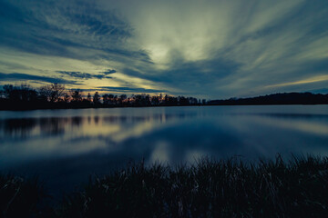 Obraz premium sunset over the lake