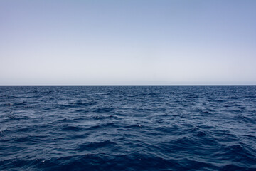 Blue sea with horizon