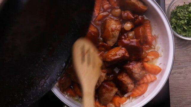 Meat burgundy cooking principle step by step